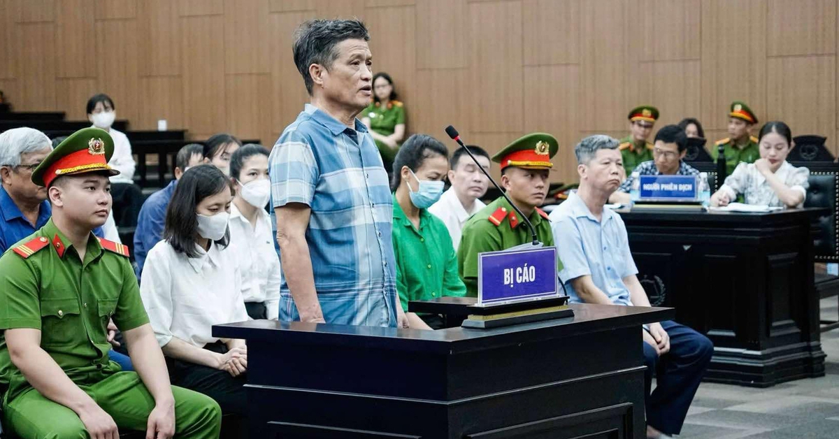 Cựu tổng cục trưởng khai 'mở túi hoa quả thấy 500 triệu gọi điện xin trả lại nhưng không được'