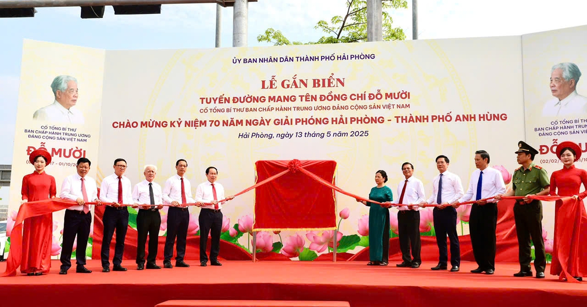 Gắn biển tên đường mang tên cố Tổng Bí thư Đỗ Mười