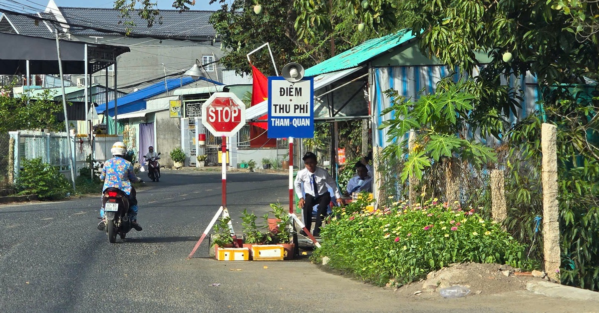 Tháo các biển báo không hợp lý ở chốt thu phí Núi Sam