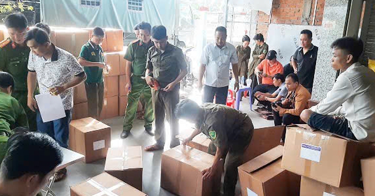 Một xã ở Sóc Trăng phát hiện gần 8 tấn sữa, thực phẩm chức năng không rõ nguồn gốc