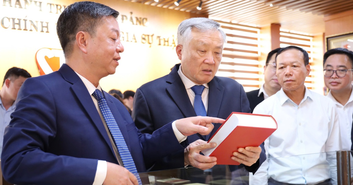 Phó thủ tướng Nguyễn Hòa Bình dự ra mắt tủ sách điện tử Chủ tịch Hồ Chí Minh