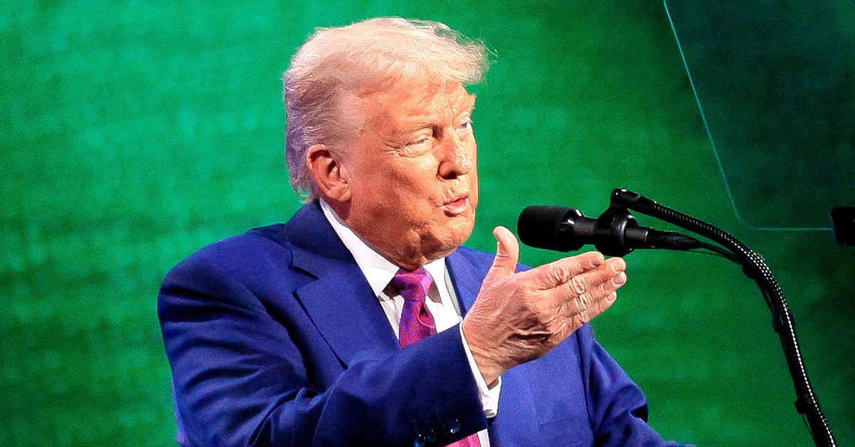 Tỉ lệ ủng hộ ông Trump bất ngờ tăng lại, dân Mỹ bớt lo suy thoái