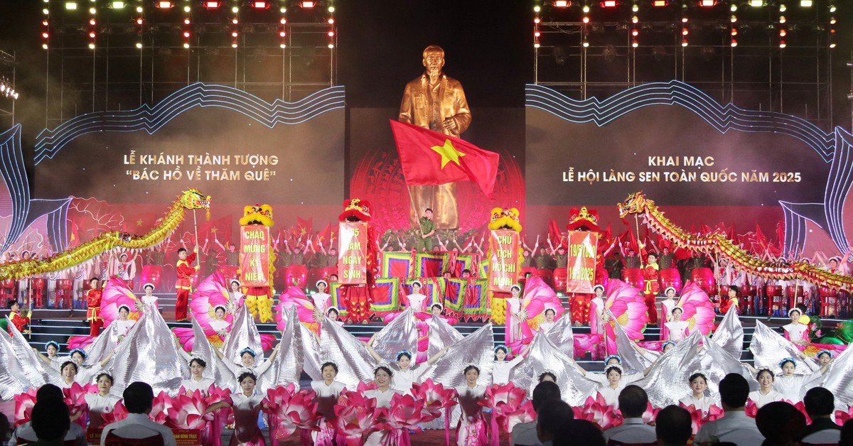 Tổng Bí thư Tô Lâm dự khai hội Làng Sen, khánh thành tượng Bác Hồ về thăm quê