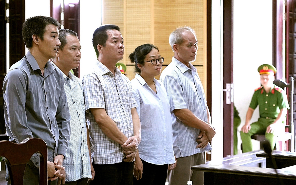 Không truy cứu nhóm buôn lậu xe Lexus, cựu trưởng Công an huyện Tân Biên lãnh 9 tháng tù