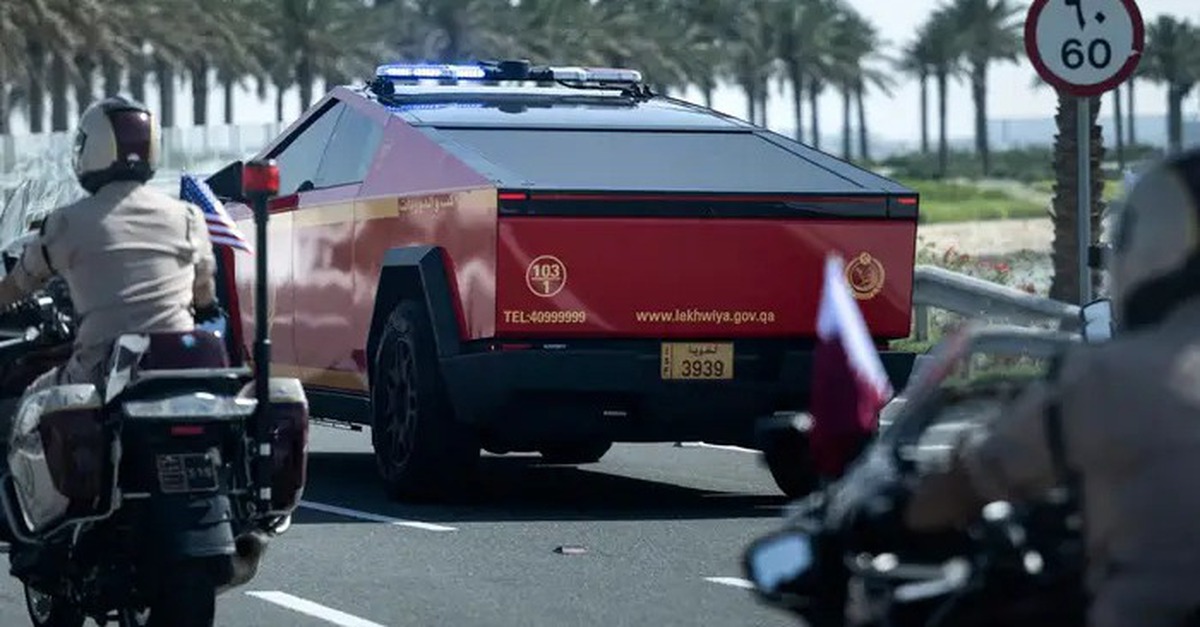 Xe điện của hãng Tesla hộ tống ông Trump tại Qatar