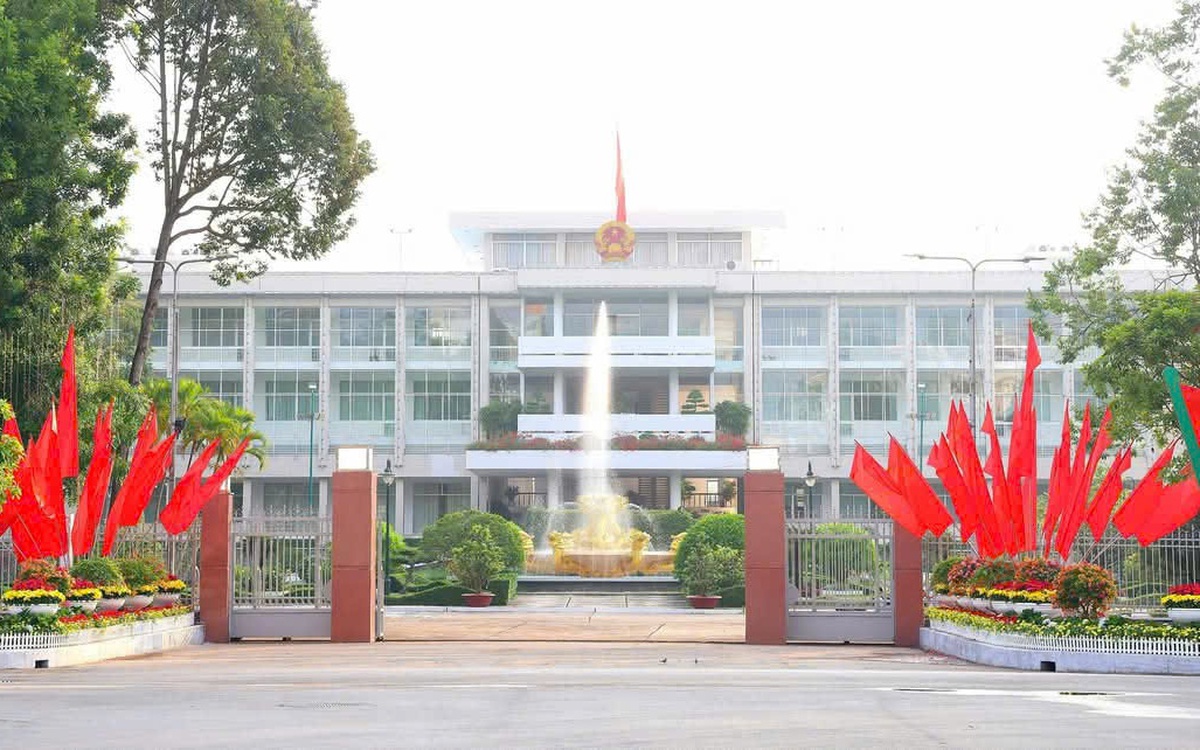 Cảnh cáo Chánh Văn phòng UBND thành phố Cần Thơ Nguyễn Văn Vinh