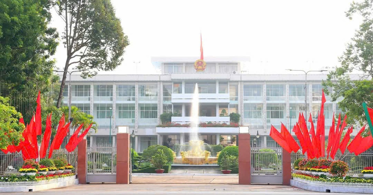 Cảnh cáo Chánh Văn phòng UBND thành phố Cần Thơ Nguyễn Văn Vinh