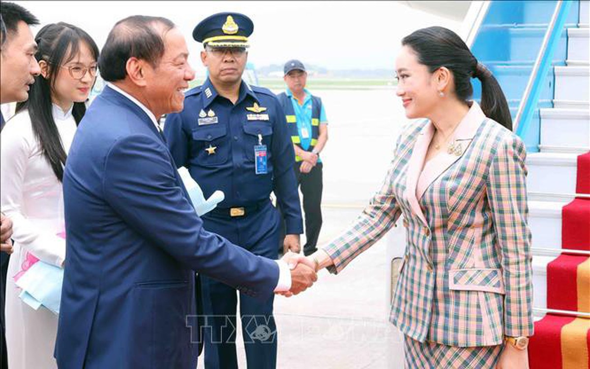 Thủ tướng Thái Lan bắt đầu chuyến thăm chính thức Việt Nam