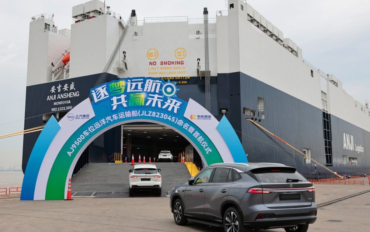 Trung Quốc đẩy mạnh xuất khẩu ô tô với hai siêu tàu khổng lồ