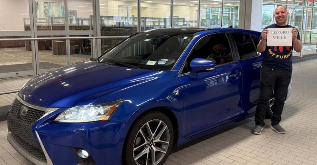 Xe Lexus hiếm hoi chạy 1,6 triệu km: Máy hybrid, chạy 400-800km/ngày, mới thay ắc quy 1 lần
