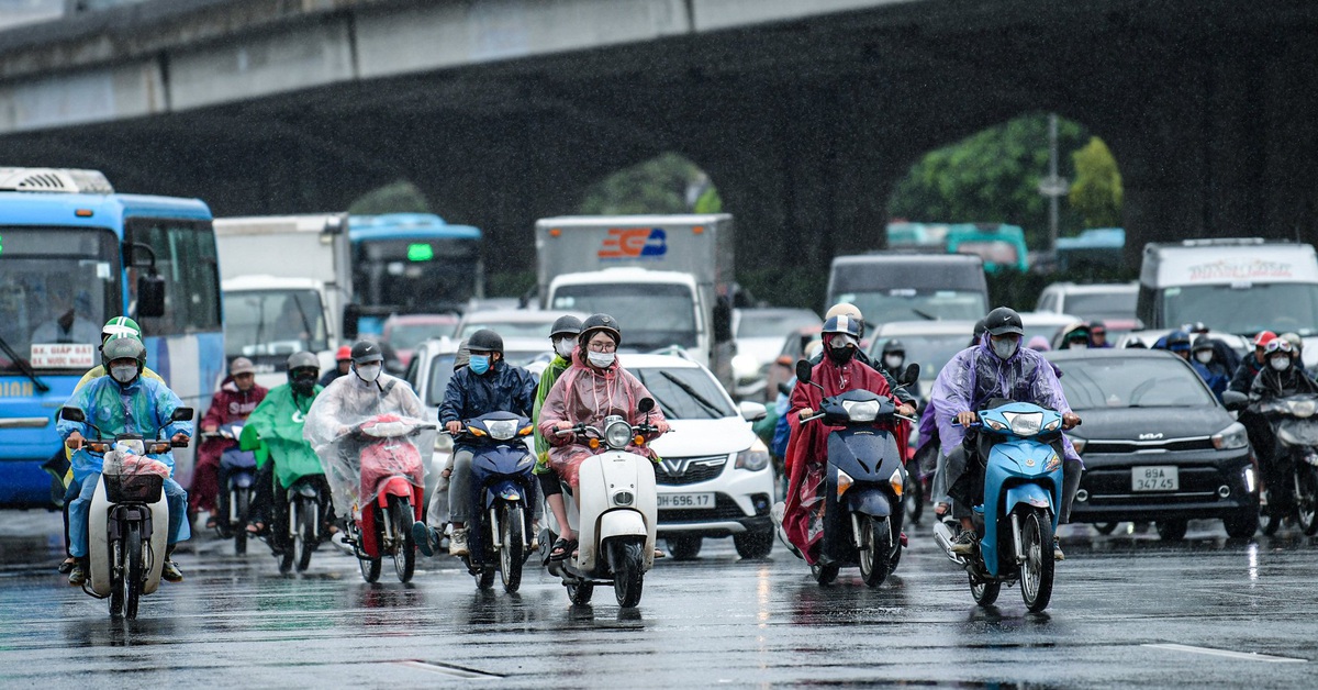 Thời tiết hôm nay 17-5: Miền Nam chiều mưa rào, miền Bắc mưa rất to