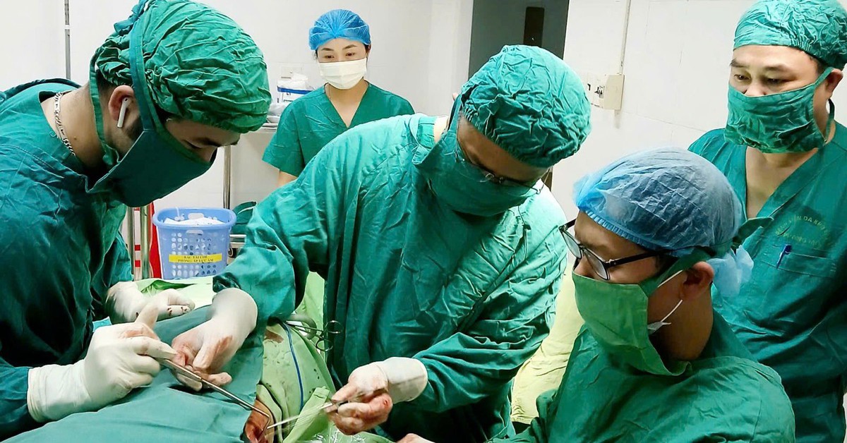 Cành tro dài 20cm nằm trong lồng ngực cụ bà 95 tuổi suốt hai năm