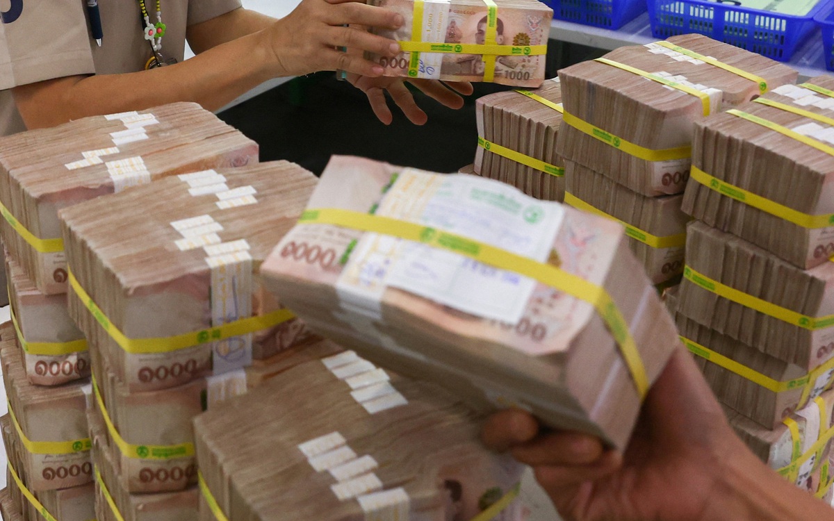 Thái Lan hủy bỏ kế hoạch phát tiền 10.000 baht giai đoạn 3