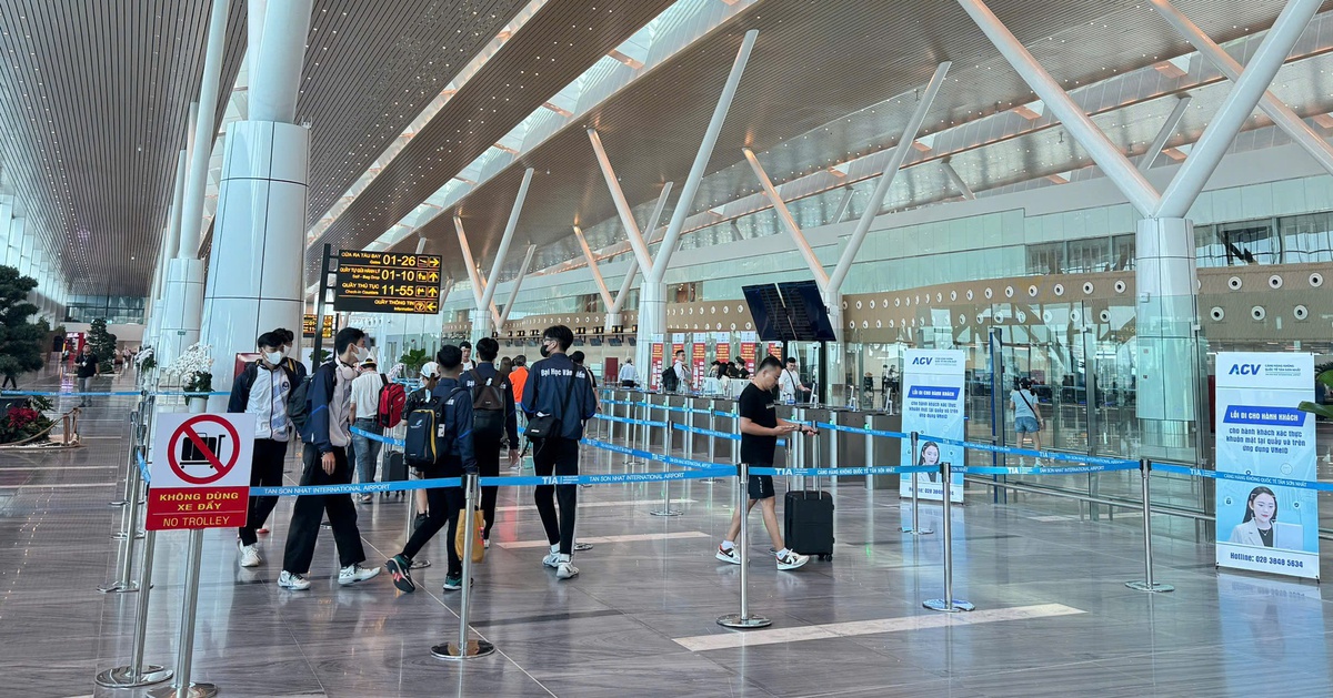 Ngày đầu Vietnam Airlines khai thác toàn bộ ở nhà ga T3 Tân Sơn Nhất: suôn sẻ, ổn định