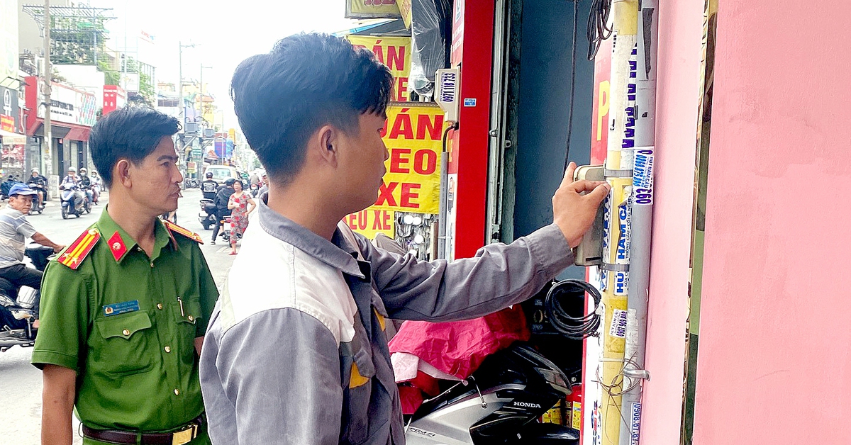 Lần theo tờ rơi, Công an TP.HCM nỗ lực xóa quảng cáo bẩn, tín dụng đen