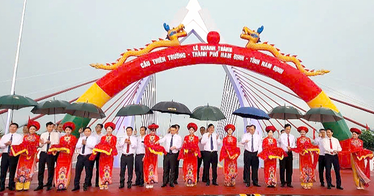 Khánh thành cầu dây văng hình búp sen 1.200 tỉ đồng