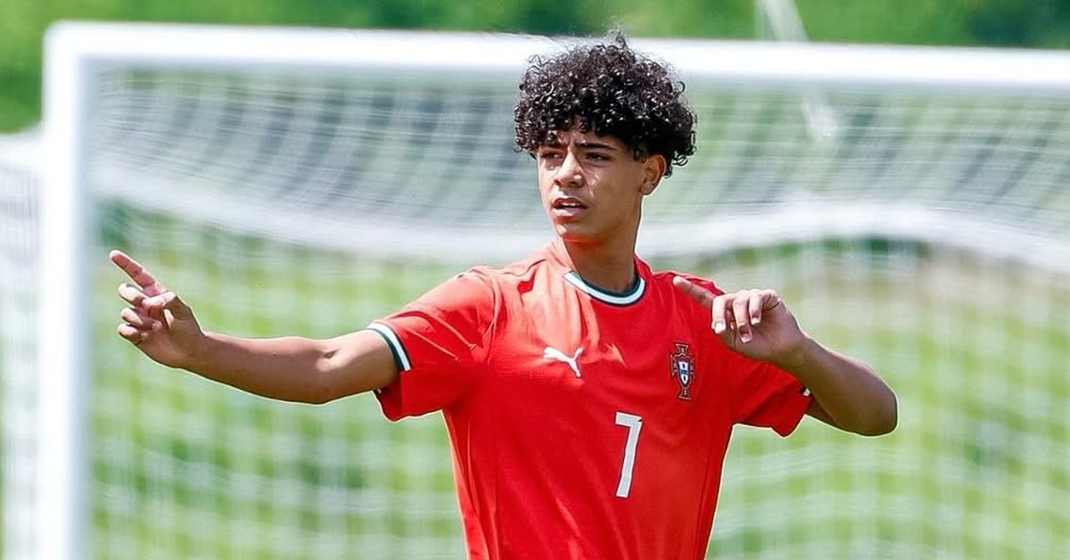 Con trai Ronaldo lập cú đúp giúp U15 Bồ Đào Nha vô địch, học theo cha ăn mừng 'Siuuu'