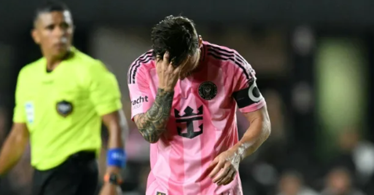 Messi liên tục phàn nàn và giả vờ ngã ở trận Inter Miami 'phơi áo' trên sân nhà