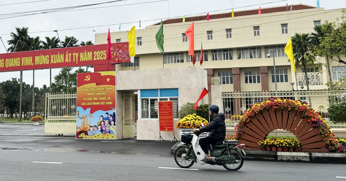 Một phó trưởng phòng ở Quảng Nam nghỉ hưu trước tuổi gần 7 năm nhận hơn 3,2 tỉ đồng