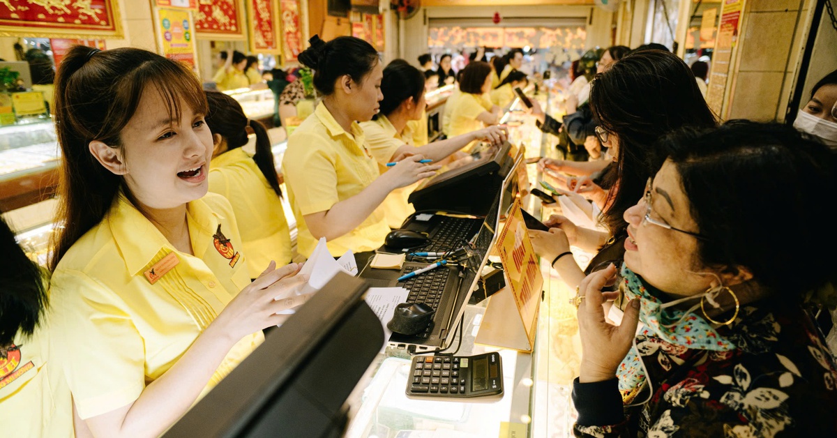 Yêu cầu các điểm bán vàng miếng treo bảng để người dân nhận biết