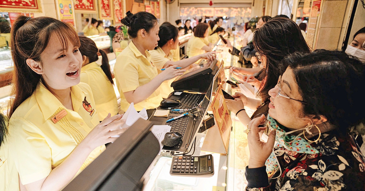 Yêu cầu các điểm bán vàng miếng treo bảng để người dân nhận biết