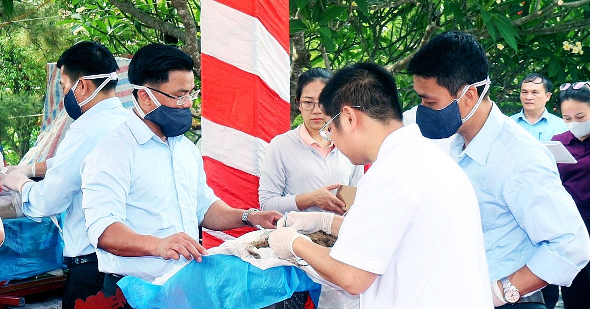 Lấy mẫu xác định ADN cho 76 hài cốt liệt sĩ hy sinh ở Lào