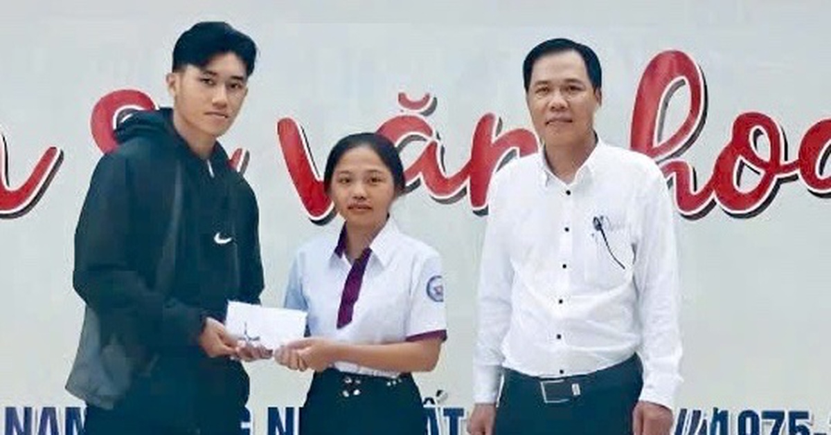 Chiếc ghe mang cả gia sản bị chìm, thầy cô ở Cần Thơ quyên góp hỗ trợ nữ sinh lớp 12