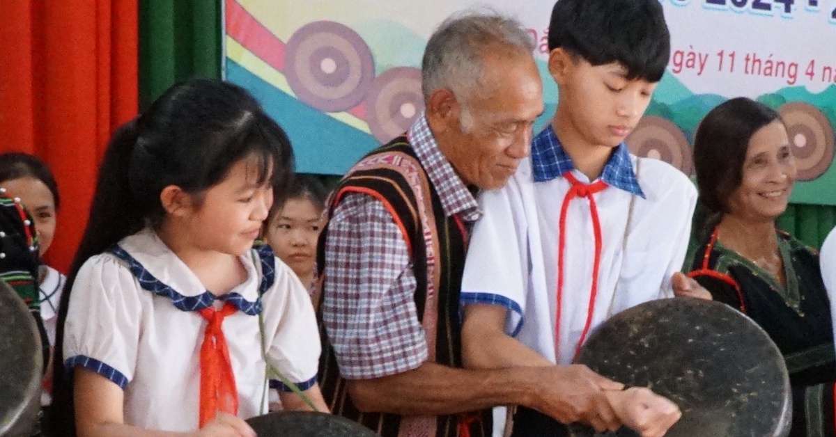 Những tiết học ngoại khóa rộn ràng cùng tiếng cồng chiêng M'nông