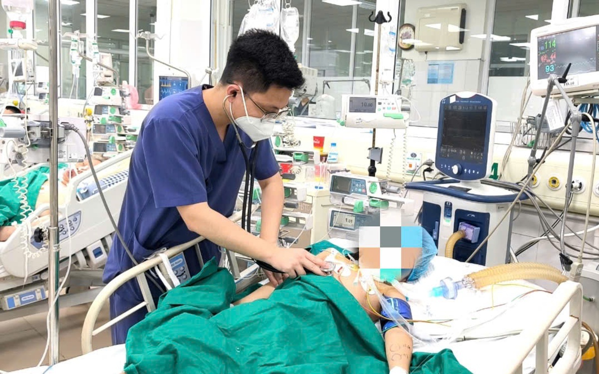 Bị thanh gỗ đâm vào chân khi đá bóng, một trẻ 7 tuổi nhập viện nguy kịch