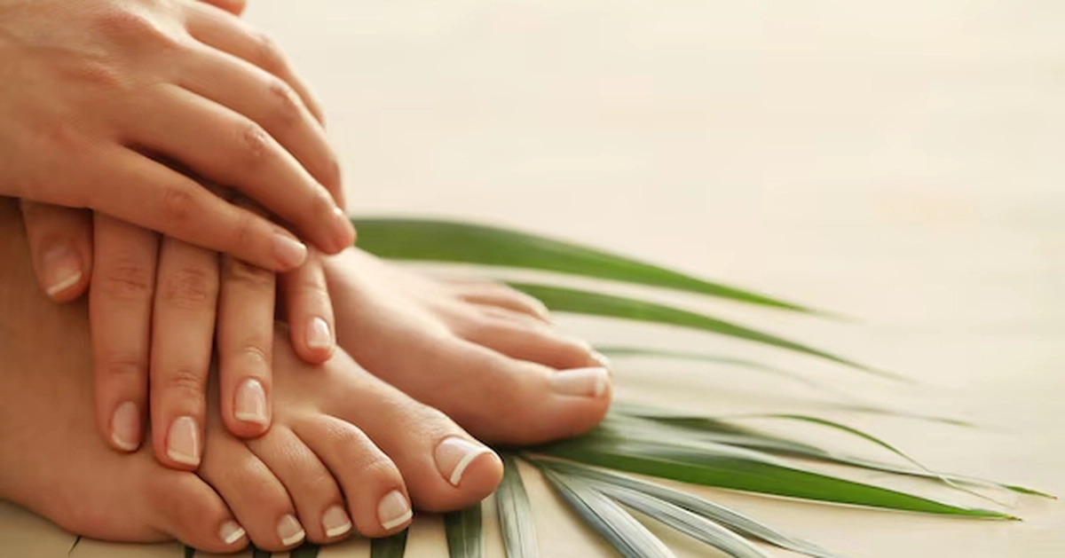 Tại Sao Tay Chân Luôn Lạnh? 5 Dấu Hiệu Sức Khỏe Cần Lưu Ý