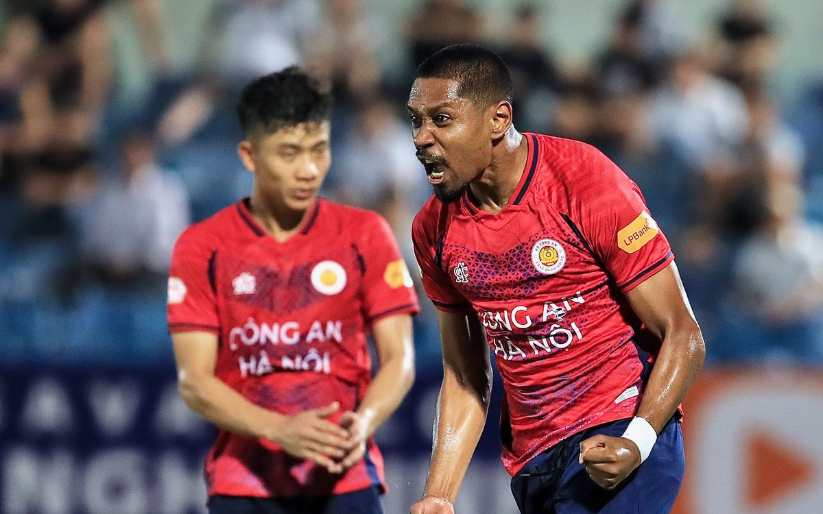 Buriram Utd có lợi thế sân nhà, Công An Hà Nội có Polking am hiểu bóng đá Thái