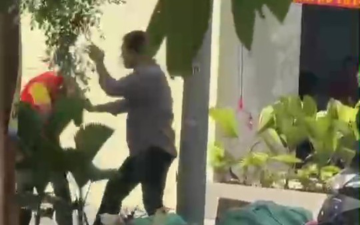 Nam shipper bị đánh tới tấp ở Thủ Đức chỉ vì mâu thuẫn vụ giao đơn hàng 64.000 đồng