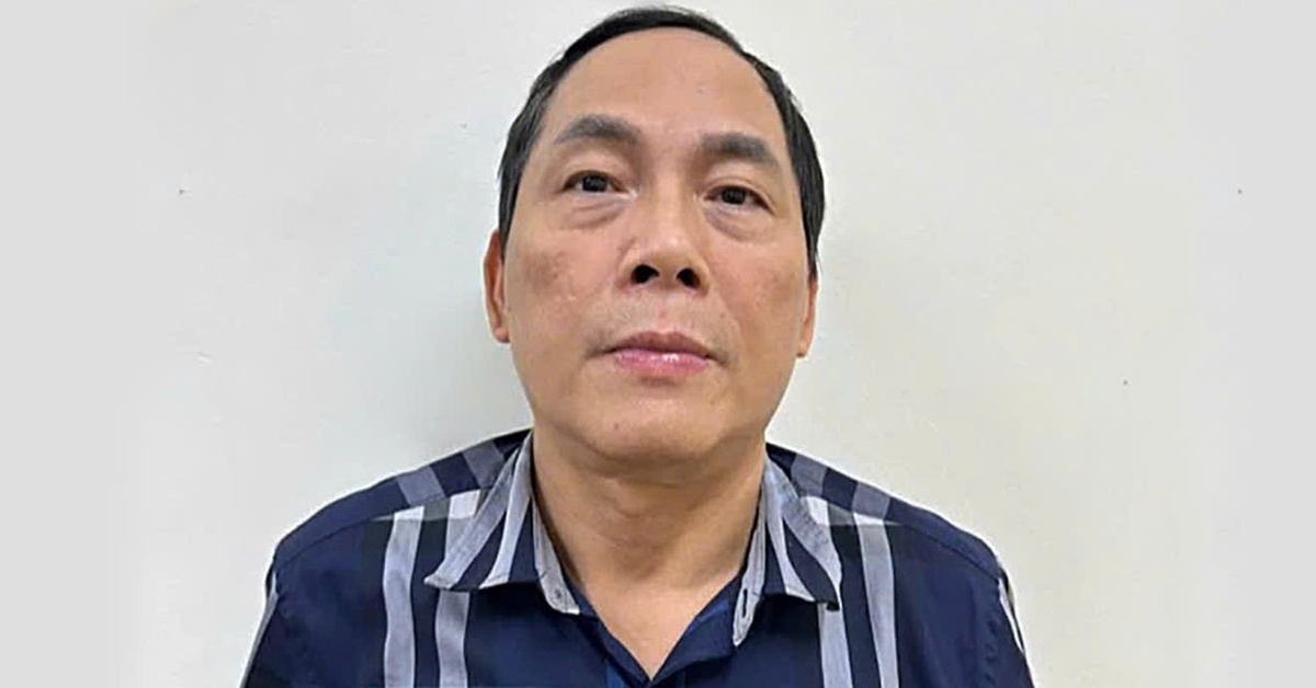 Cú 'bắt tay ngầm' trục lợi hàng chục tỉ của cựu giám đốc trung tâm lý lịch tư pháp và tài xế cũ
