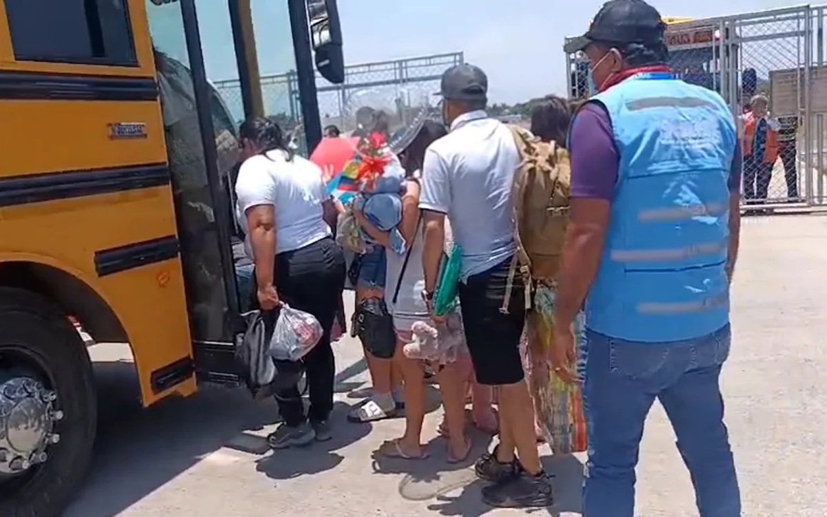 Nhóm người di cư đầu tiên nhận trợ cấp 1.000 USD, 'tự trục xuất' khỏi nước Mỹ