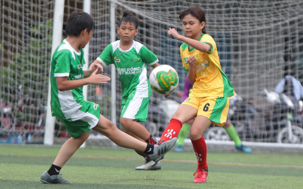 Bóng đá học đường TP.HCM ghi dấu kỷ lục sau 12 năm