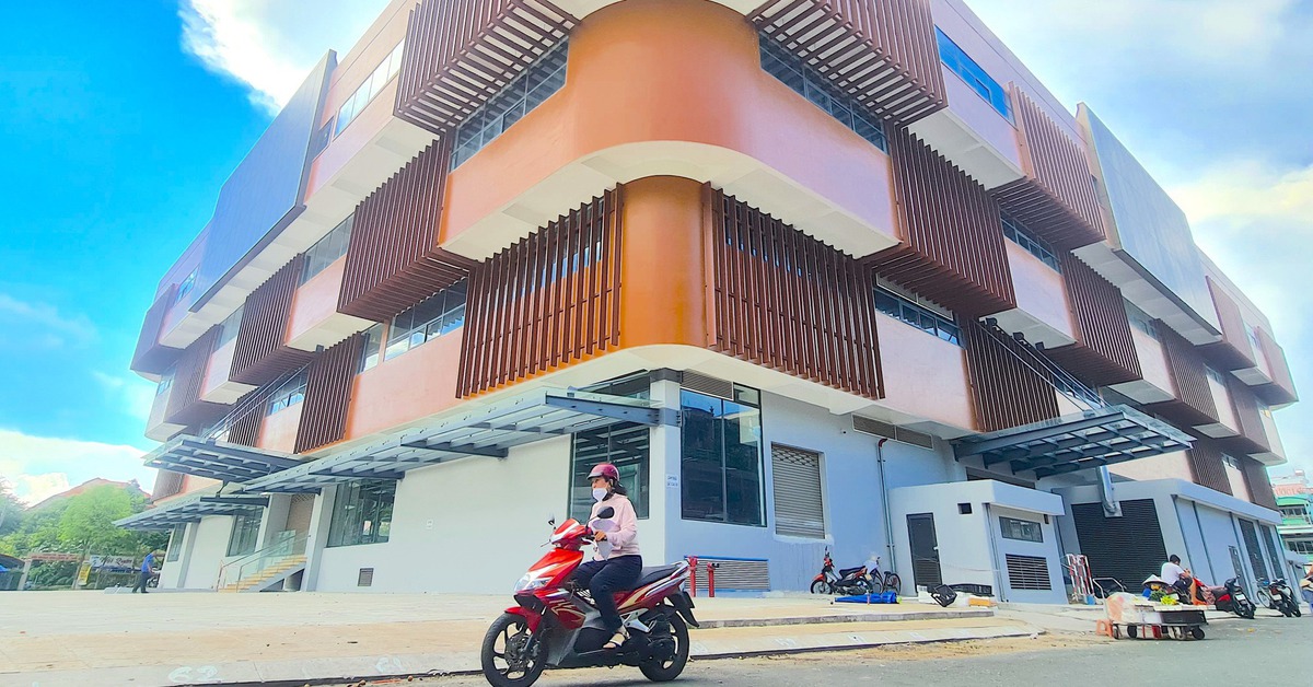 Trung tâm thương mại hai lần lỡ hẹn khai trương vì khách thuê mặt bằng quá ít