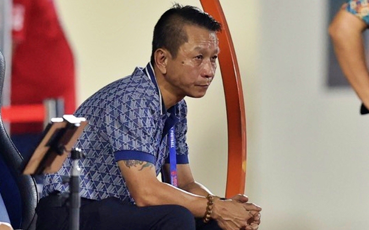 HLV Văn Sỹ Sơn không được nghỉ, thủ môn Văn Công xem lại sai lầm