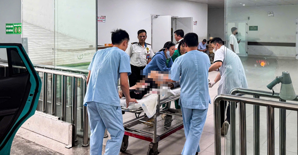Đưa cô gái bị gãy chân đi cấp cứu, taxi được cảnh sát 'mở đường' thoát kẹt xe