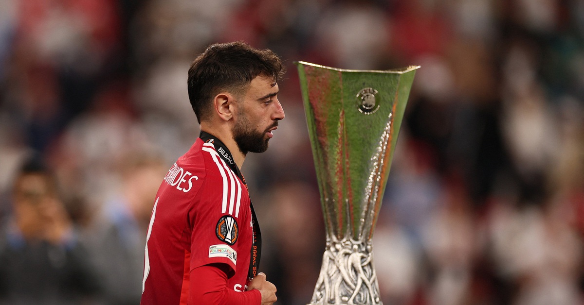 Cổ động viên Man United đừng cười cợt ông Wenger
