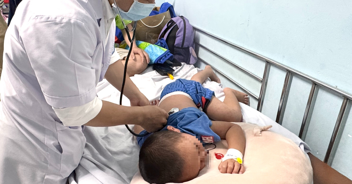Ca mắc tay chân miệng, sốt xuất huyết tại TP.HCM tăng mạnh, nguy cơ dịch chồng dịch