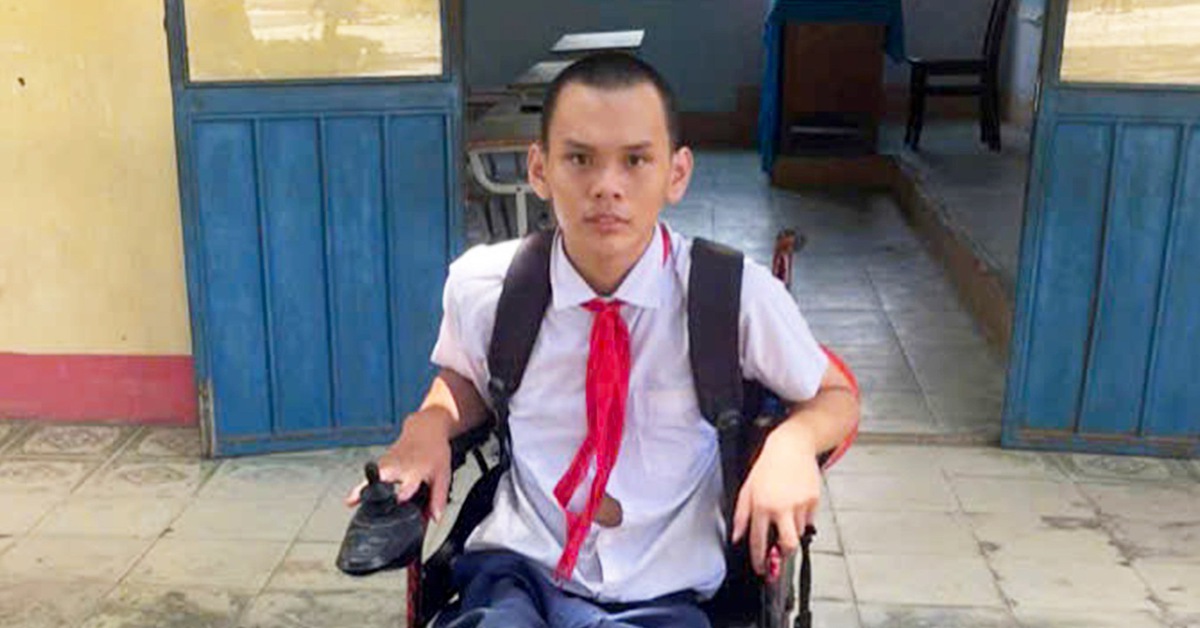 Học bổng Chắp cánh ước mơ: Bại liệt không thể ngăn bước chân đến trường