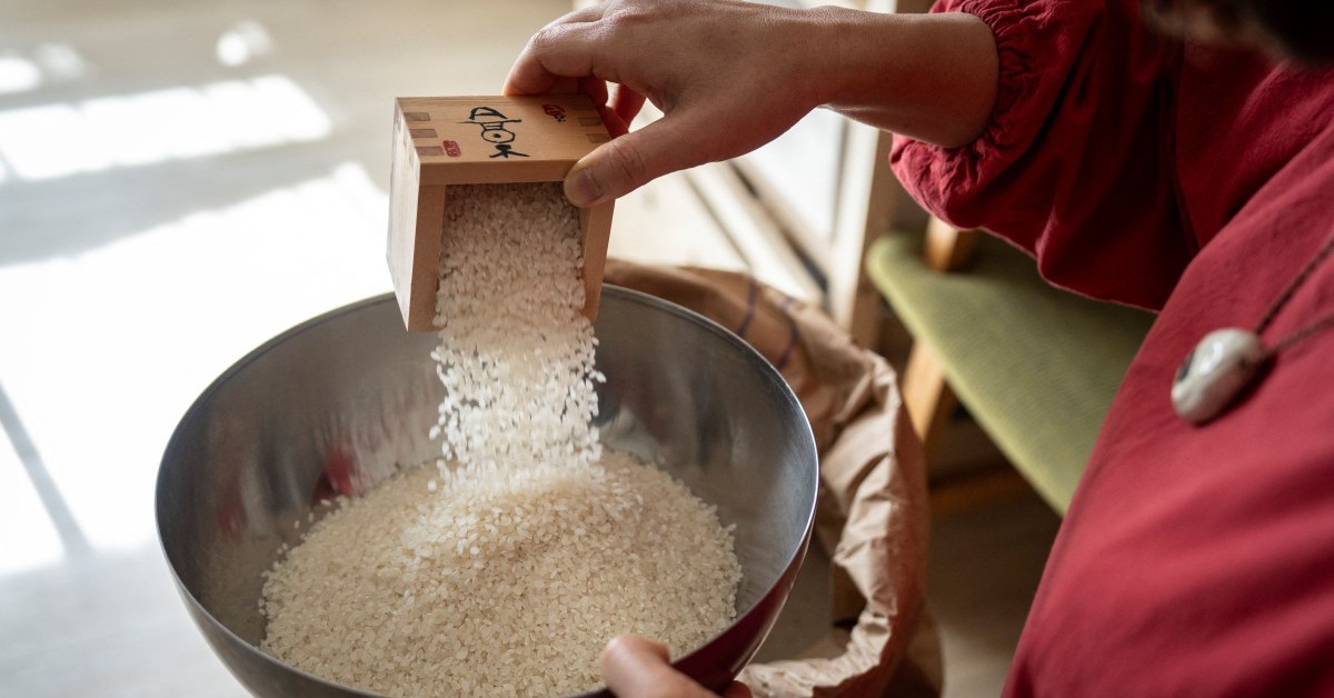 Nhật Bản mở kho gạo dự trữ để ngăn người dân mua gạo ngoại nhập