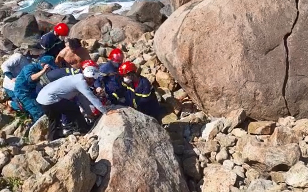 Phát hiện thi thể nam giới dưới vực sâu ở bán đảo Sơn Trà