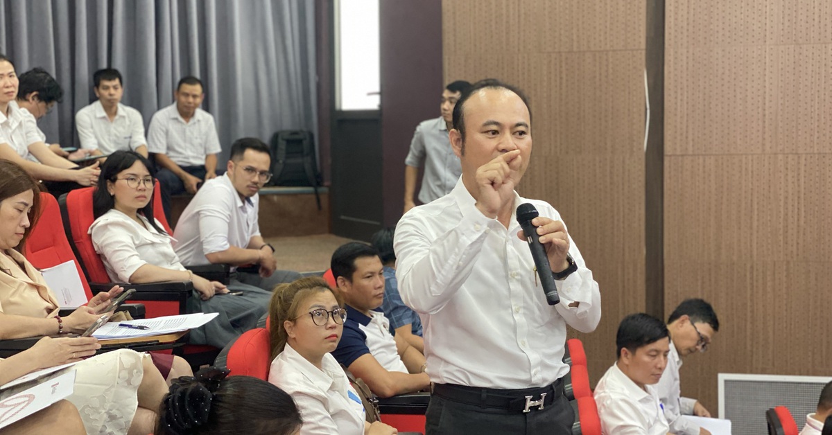 Chủ doanh nghiệp muốn tuyển sinh viên làm công nhân, 'mặt mày hiền lành, không xăm trổ' duyệt ngay