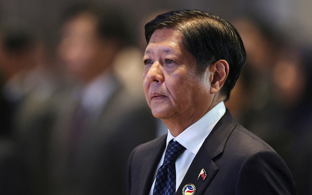 Tổng thống Philippines bất ngờ cải tổ nội các, thay ngoại trưởng