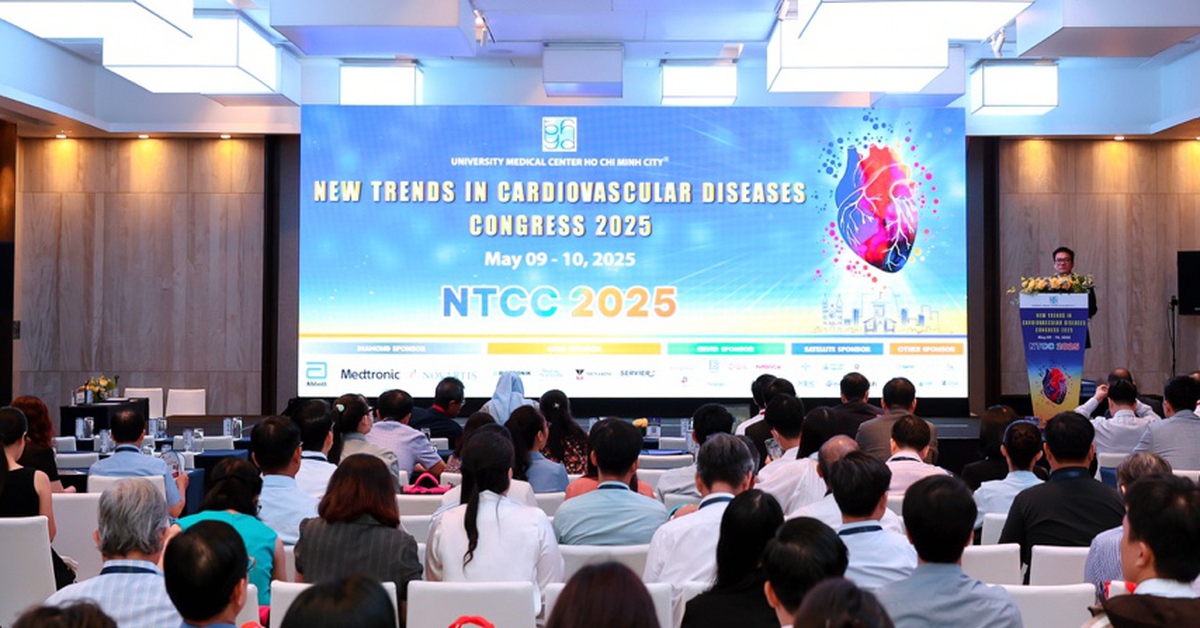 Nhân viên y tế - nhóm nguy cơ cao mắc căn bệnh do đứng lâu ngồi nhiều nhưng bị lãng quên