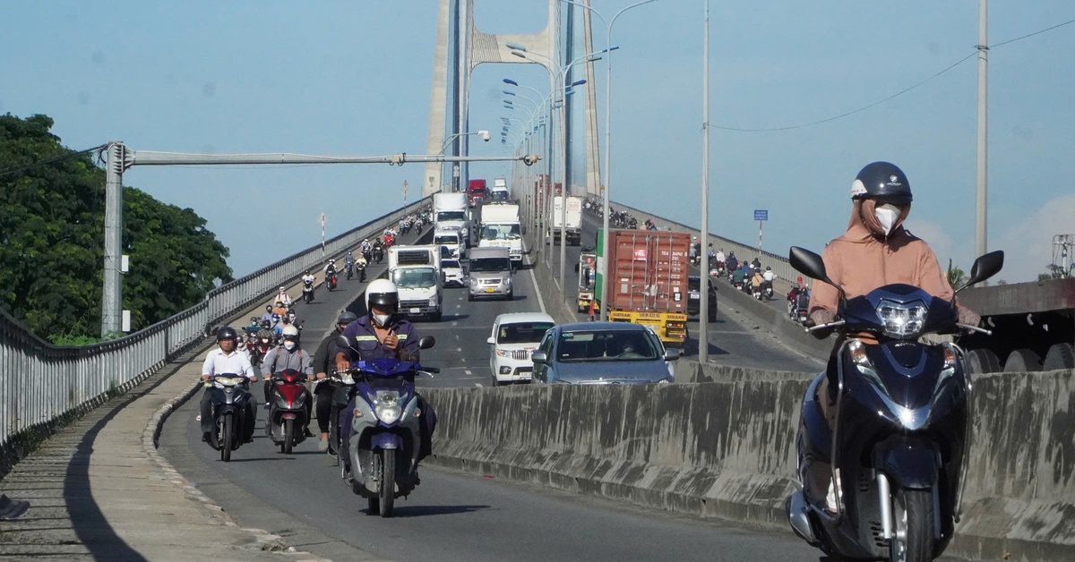 Kẹt xe cầu Phú Mỹ do phân làn hay do quá tải?