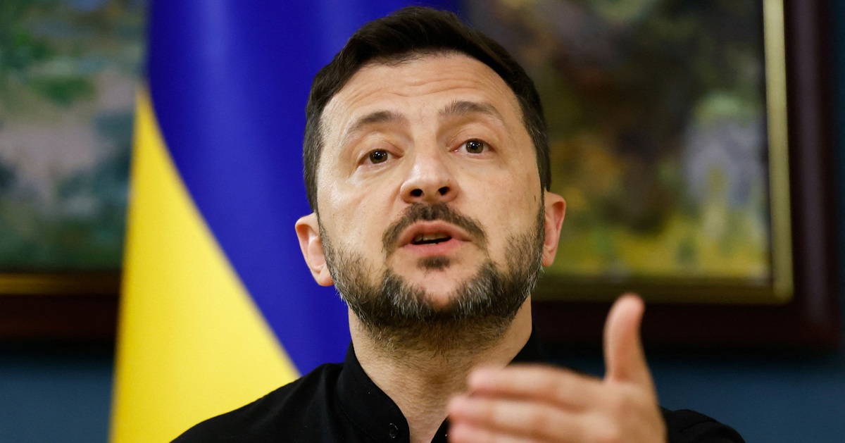 Ông Zelensky tố Nga cản trở hòa bình, ông Medvedev đáp trả