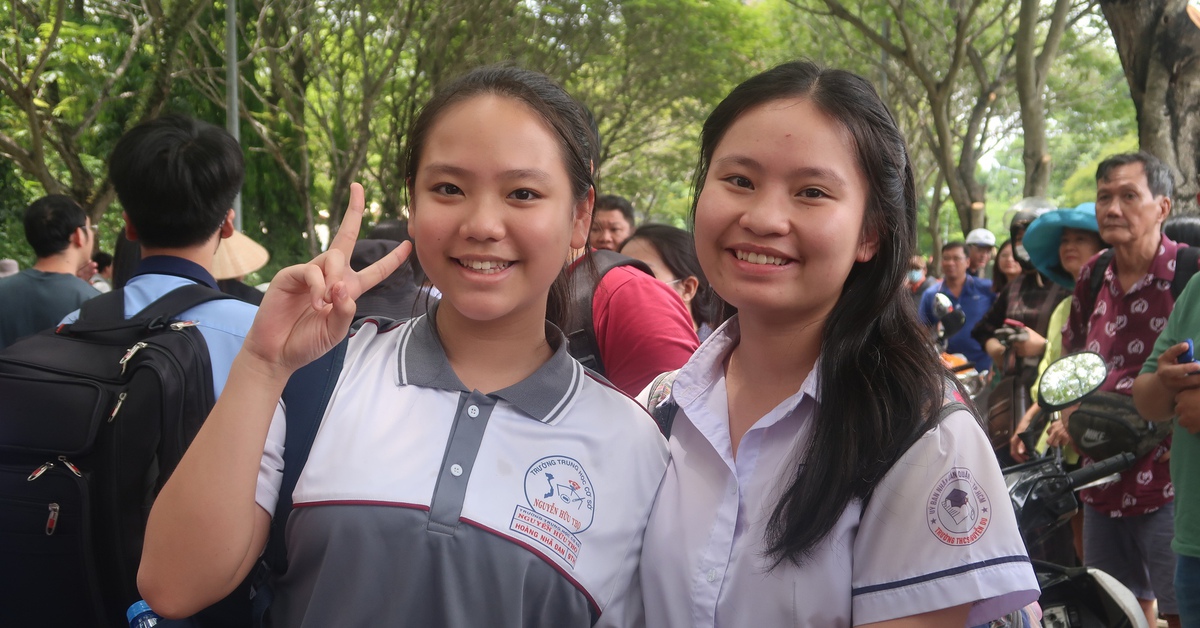 Thi vào lớp 10 Trường phổ thông Năng khiếu: Thí sinh nói đề văn, tiếng Anh sát đề minh họa