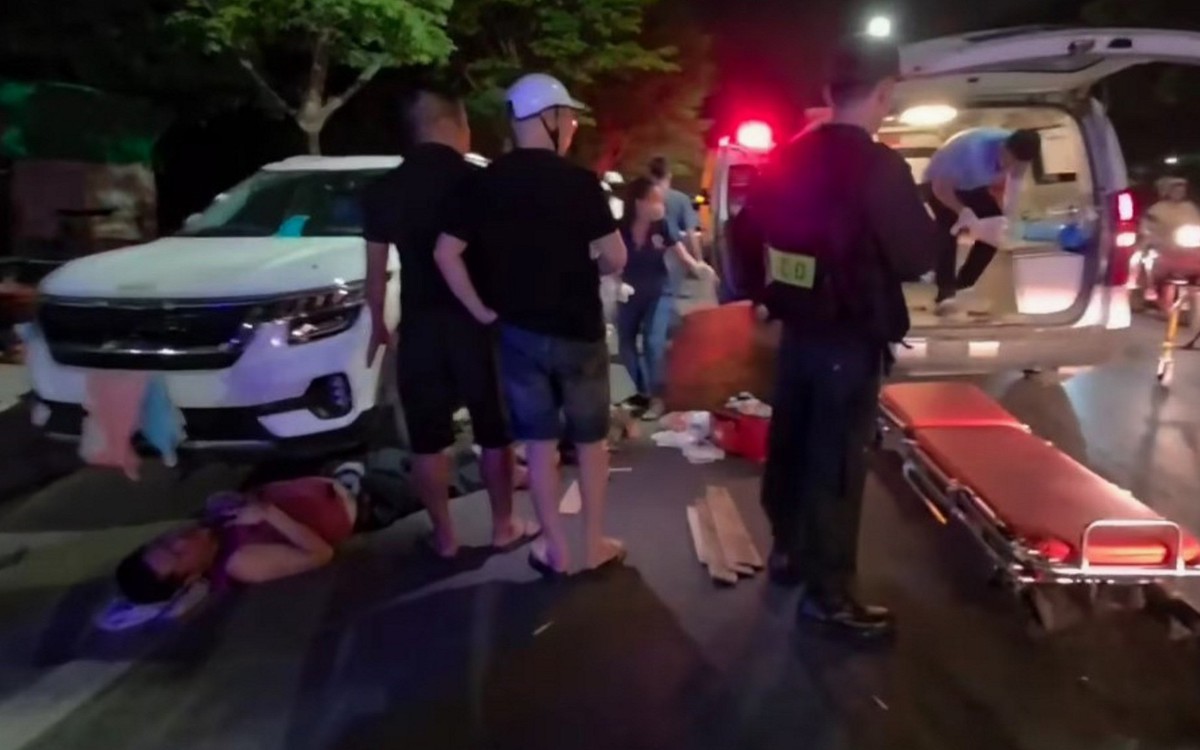 Xe taxi bỏ chạy sau va chạm với xe máy, bỏ mặc hai người bị thương giữa đường